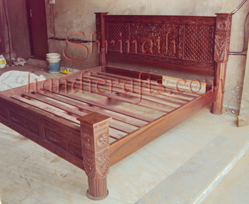 Lotus Pillar Bed