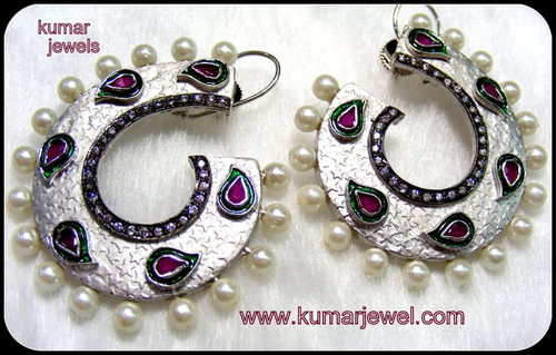 Silver Plated Pearl Earring.