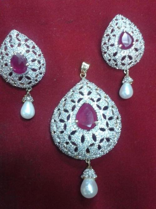 Neckles