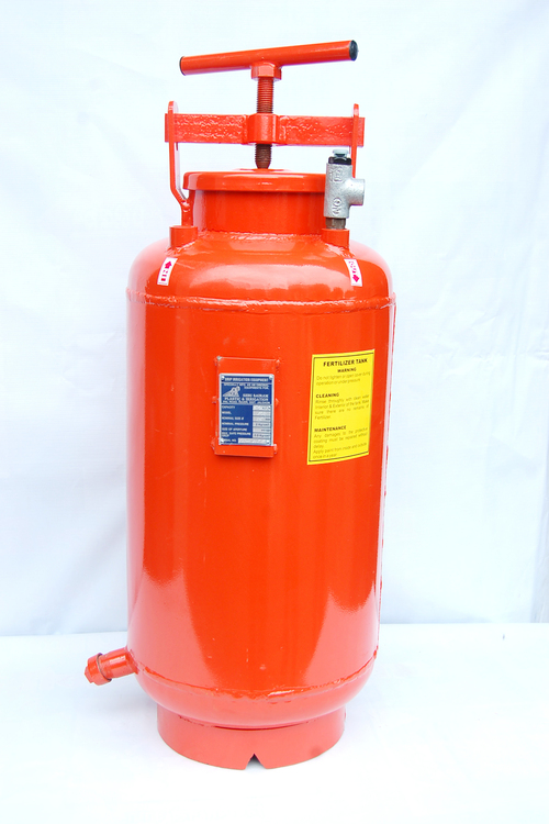 Fertilizer Tank With Assembly
