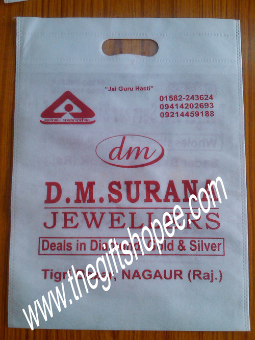Non Woven D'cut Bags