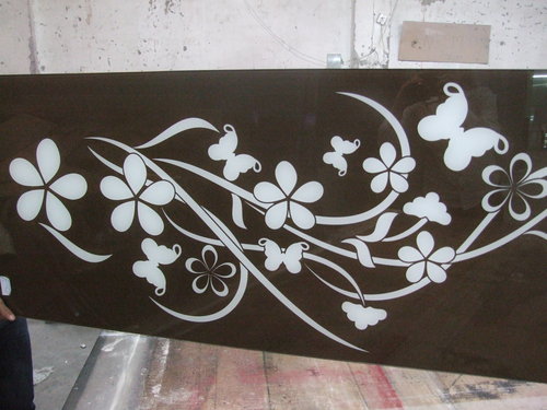Lacquered Glass With Design