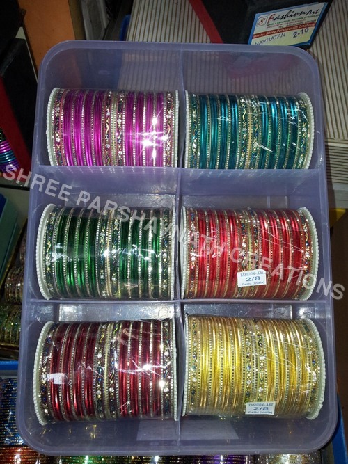 Assorted metal color bangles
