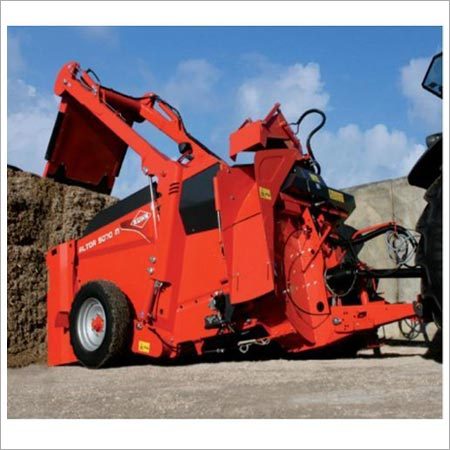 Silage Feeders & Straw Blowers