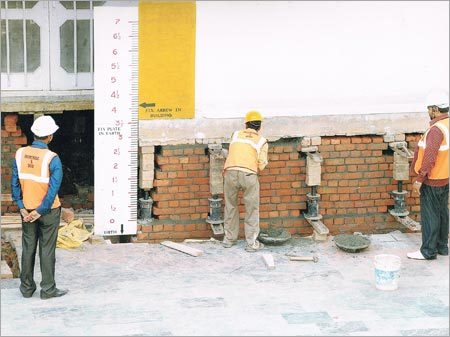 Custom Building Lifting Services