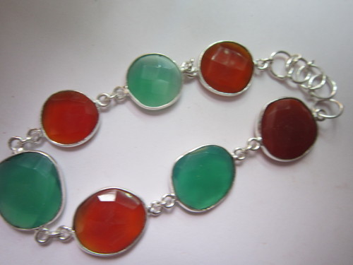 8 Inch Green  Onyx & Red Onyx 7 Pcs. 13mm-14mm to 14x16mm Connector Bracelet