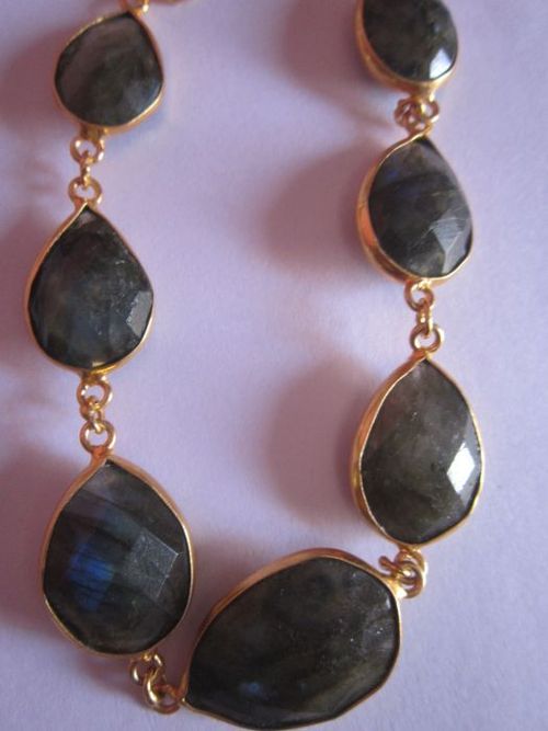 7 pcs.Labradorite gold vermiel connectors bracelet Approx 70cts. 