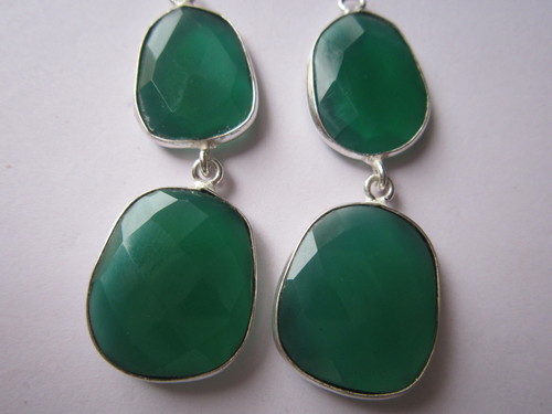 Green 2 Pcs.Green Onyx Bezel Connector 16Mm-17Mm Earring Pair