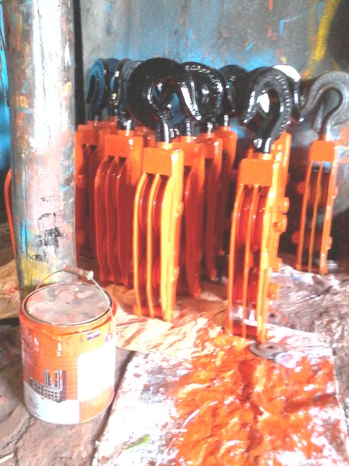 Sagging Pulley Block