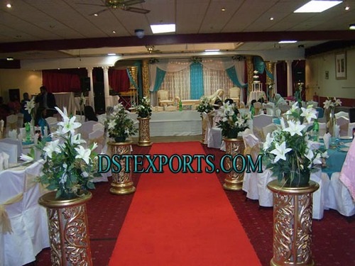 Wedding Aisleway Golden Carved Pillars