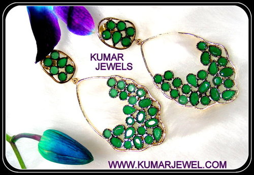 Green stone earring 