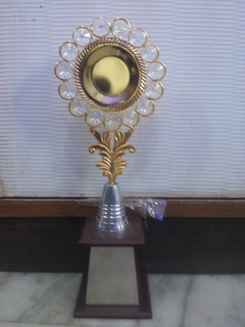 Trophy - Metal & Crystal, 25-35 cm, Gold | Elegant Design, Durable, Customizable Sizes, Polished Finish