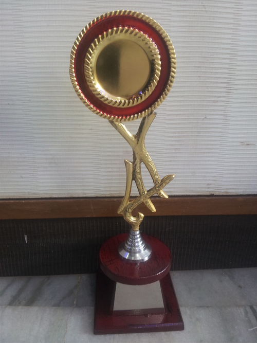 Trophy - Metal & Wood 25-35cm Gold, Elegant Design, Corrosion Resistant, Durable, Customizable Sizes