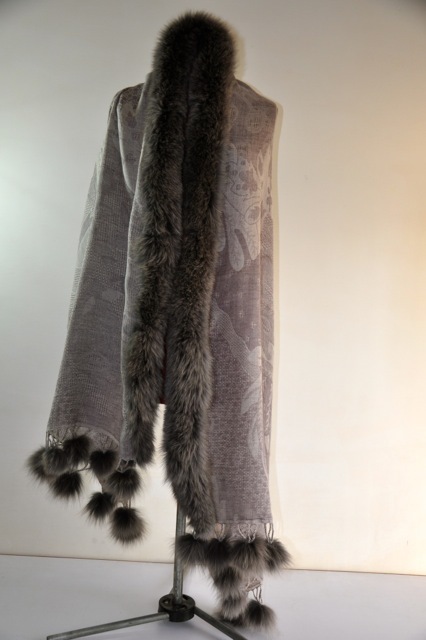 Black Cream Stole With Fur