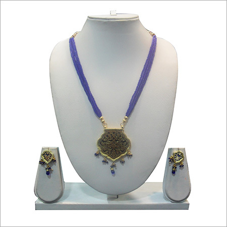 Thewa Pendant Set