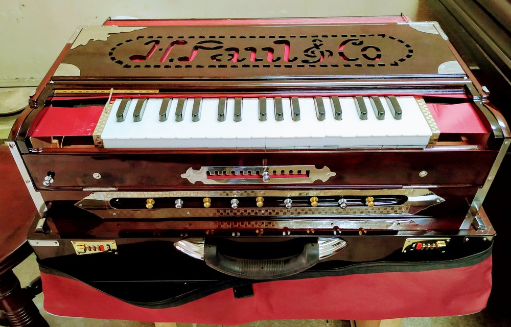 4 Reed Harmonium - Application: Professional Singing