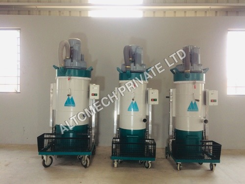 Three Phase Vacuum Cleaner Capacity: 30 Liter/Day