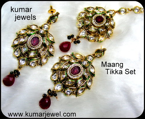 Kundan Earring and Tikka.