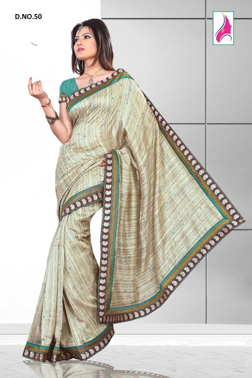 अतुल्य सफेद डिजाइनर सदाबहार साड़ी