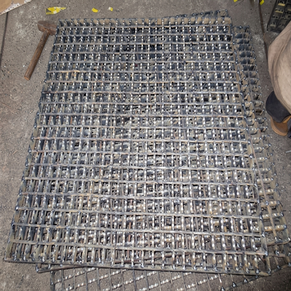 Industrial Ms Gratings - Color: Silver