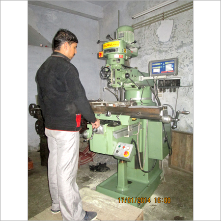 Universal Milling Machine
