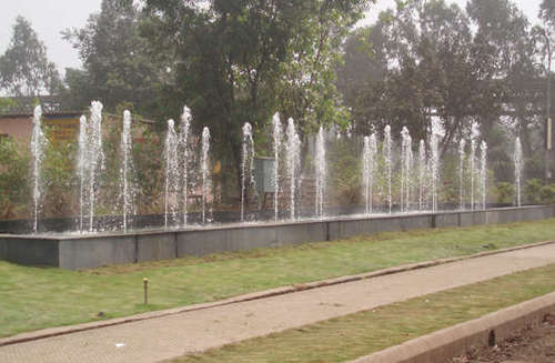 Form Jet Garden Fountain