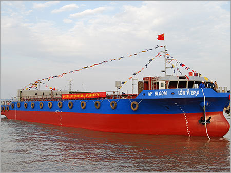 Sea- River Container Feeder