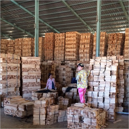 Vietnam's Rubber Wood - Solid Rubber Wood, 18-55mm Thick, 200-1800mm Length | Durable, Moisture & Termite Resistant, Grade AB