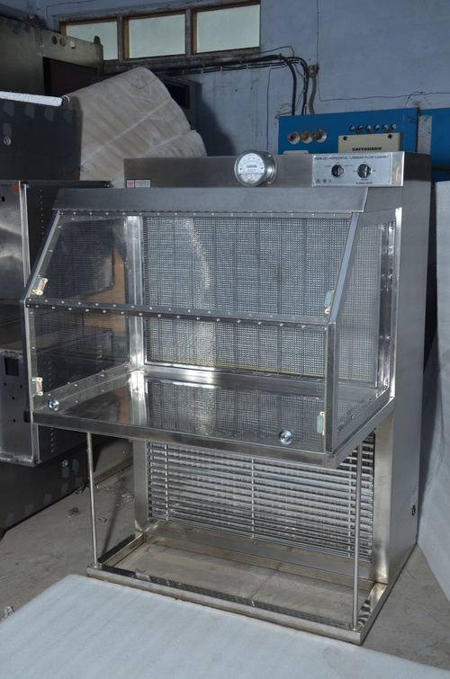 HORIZONTAL LAMINAR FLOW CABINETS