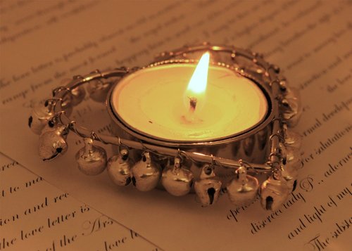 Beautiful Cluster Bells Heart Shape Tea Light Candle Holder Seasonal Home Decor