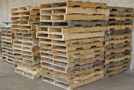 Waste wood pallets shredder