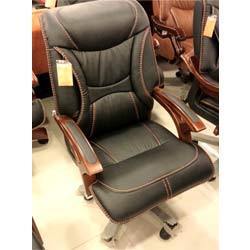 कार्यकारी चमड़े की कुर्सी