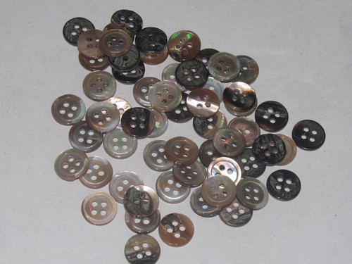 Brown mop shell buttons