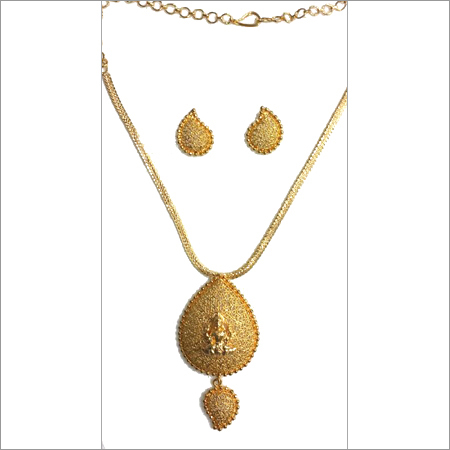 Gold Pendant Set
