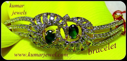 Stylish Emerald Stud Bracelet
