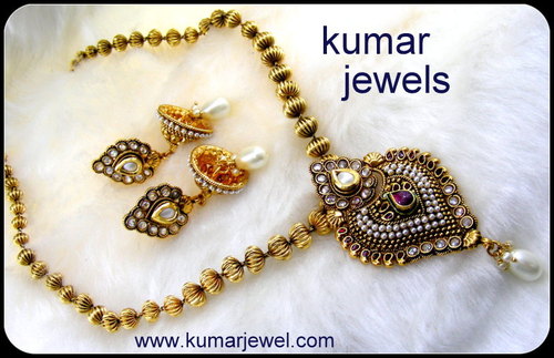 Boll Chain Pendant Set