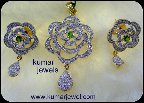 Girlish Pendant Set
