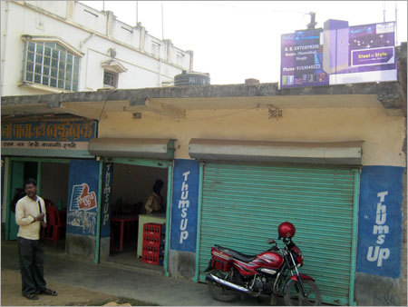 Hoarding Designing By CORAL CREATIVES