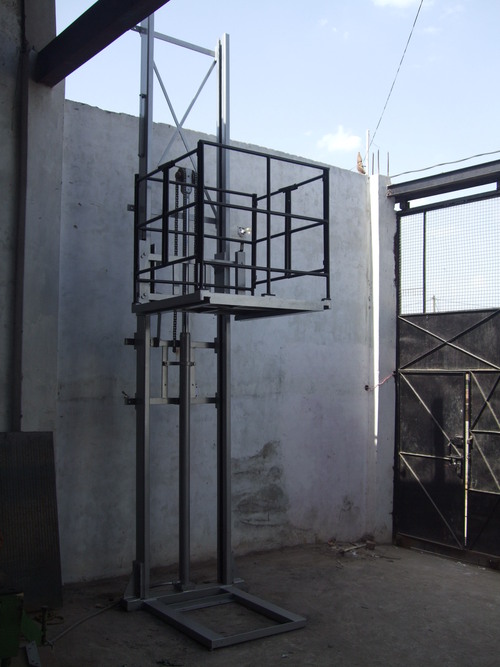 Hydraulic Vertical Lift