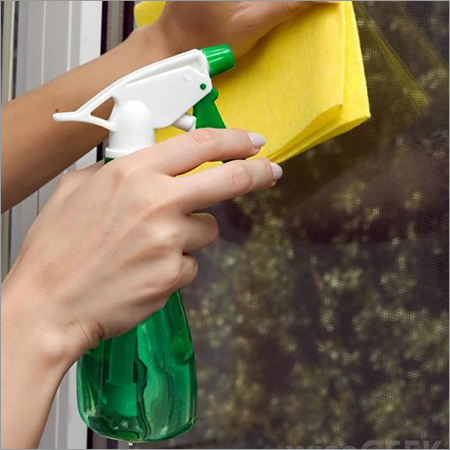 Glass Cleaner - Plastic Bottle 10x5x20cm, 500ml | Streak-Free Shine, Adjustable Spray Nozzle, Fast Drying