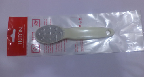 FST DOTTED LASERFOOT SCRABER - Plastic Metal, 10x5x2 cm, Off-White | Fine Medium Grit, Comfortable Grip, Portable Size