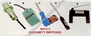 Proximity Switches - Plastic Metal, 10mm Sensing Distance, 24 VDC Switching Voltage | Non-Contact Sensing, IP67 Protection, NPN/PNP Output