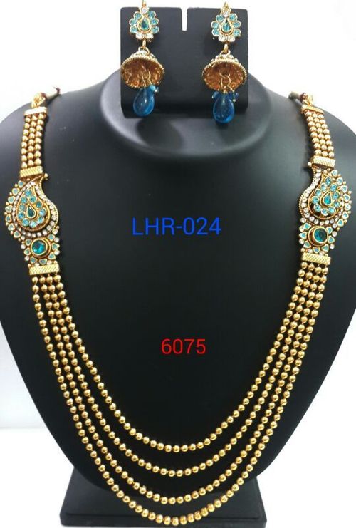 Kundan Studded Necklace Set