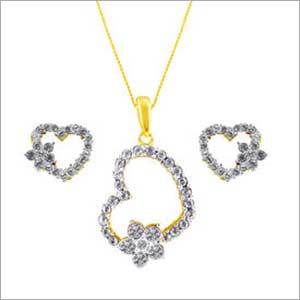 Pearls Pendant Set