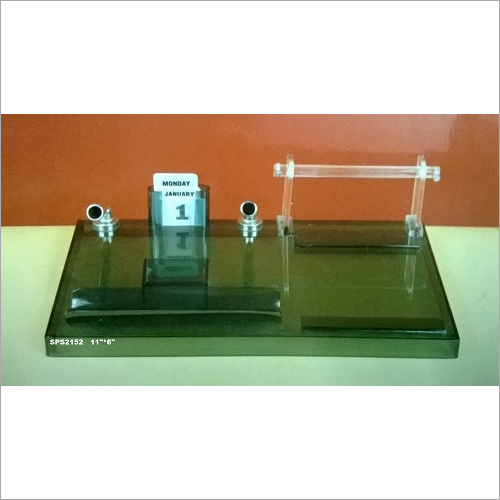 Desk Organizer with A Pen Stand and Calendar