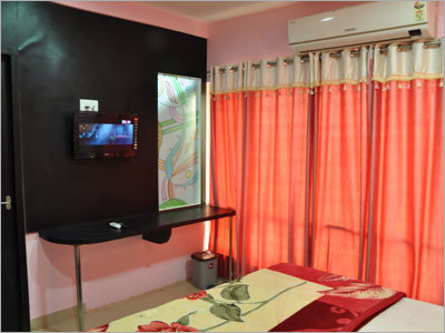 Deluxe Hotel Room