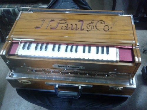 Wooden Frame Harmonium