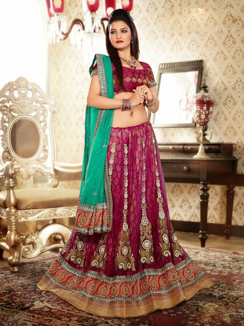 INDIAN WOMEN LENGHA CHOLI