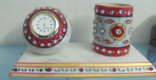 Desktop Watch With Pen Stand