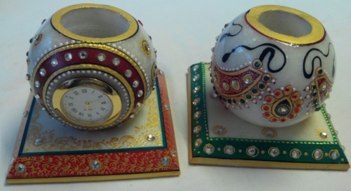 Pen Stand With Clock